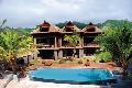 Villas und Swimmingpool