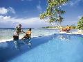 Swimmingpool und Strand